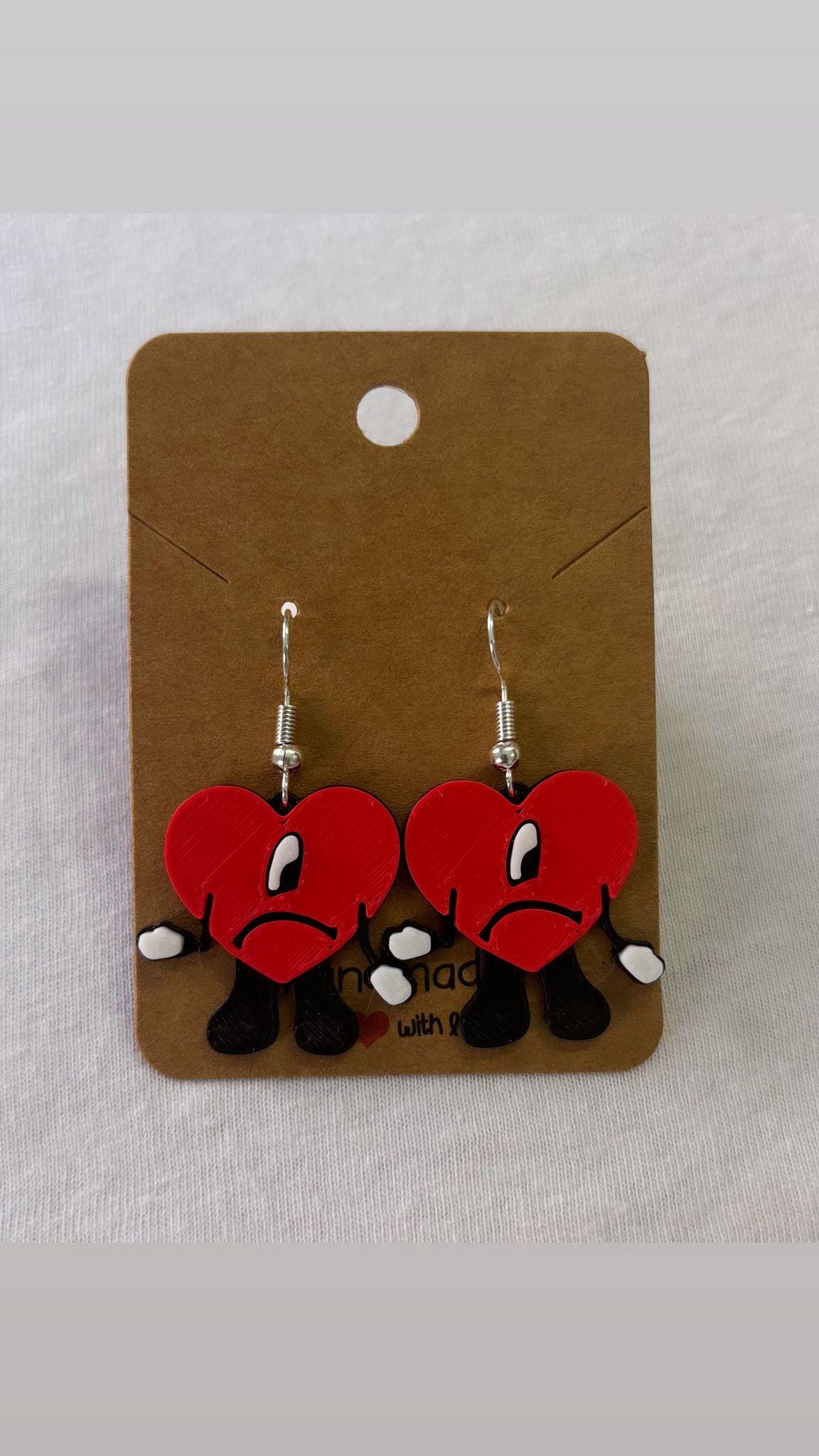 Pendientes Corazón Bad Bunny – Pendientes 3D Rojos con Diseño Divertido | Regalo Original