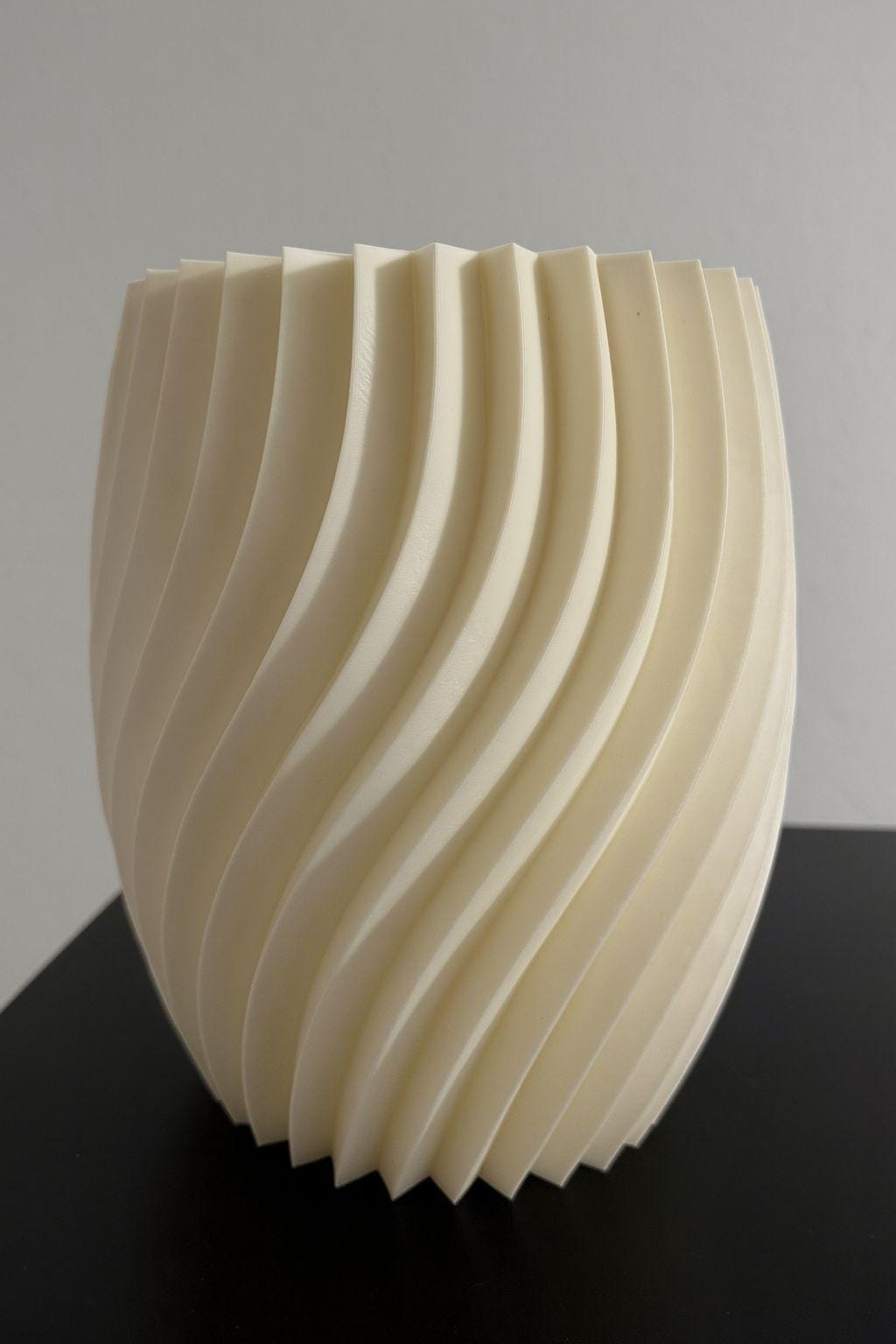 Maceta decorativa minimalista en espiral | 17,5cm | Hecha con impresión 3D | Decoración moderna para el hogar