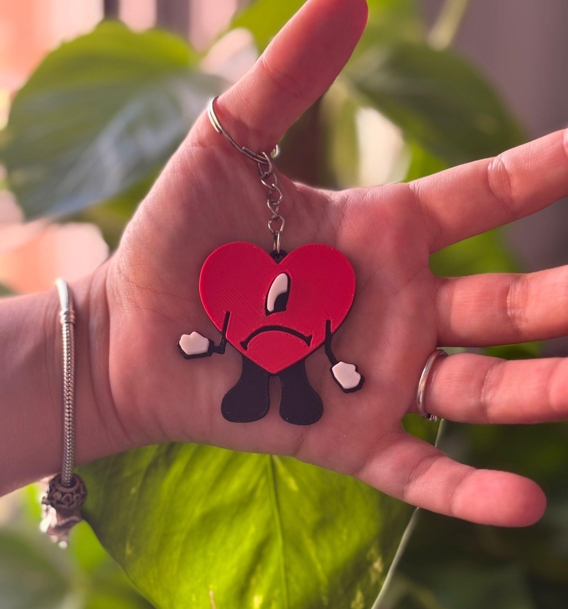Llavero Corazón Bad Bunny – Diseño Estilo Urbano | Regalo Original Hecho a Mano
