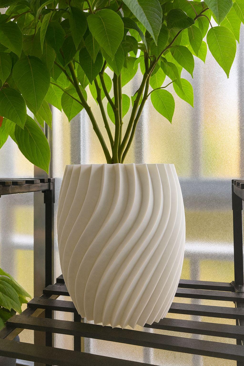 Maceta decorativa minimalista en espiral | 17,5cm | Hecha con impresión 3D | Decoración moderna para el hogar