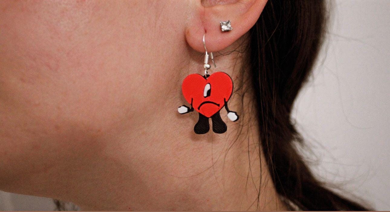 Pendientes Corazón Bad Bunny – Pendientes 3D Rojos con Diseño Divertido | Regalo Original