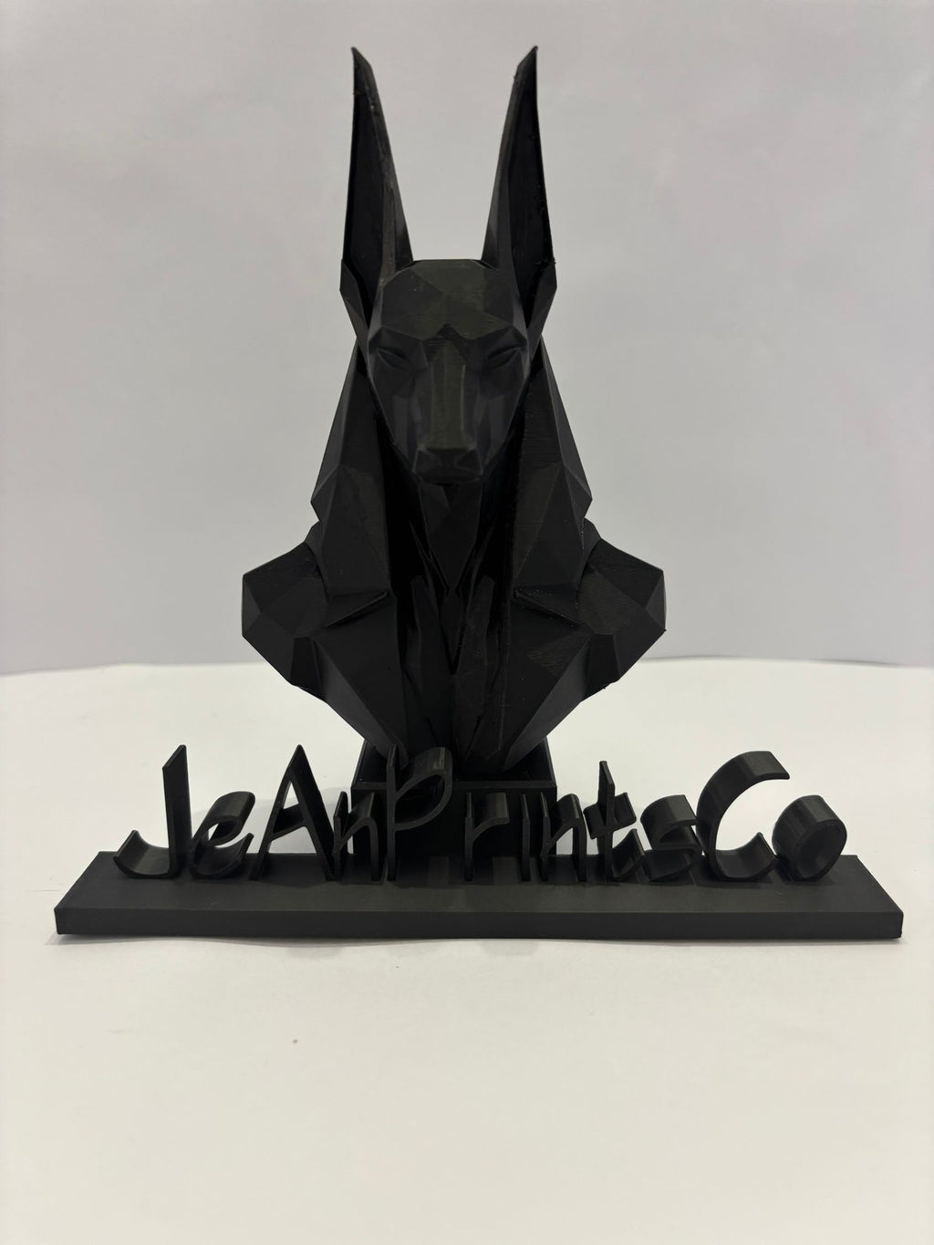 Busto Anubis Low Poly | 17.5cm | Escultura Egipcia Moderna | Figura Decorativa Impresa en 3D | Decoración de Interiores