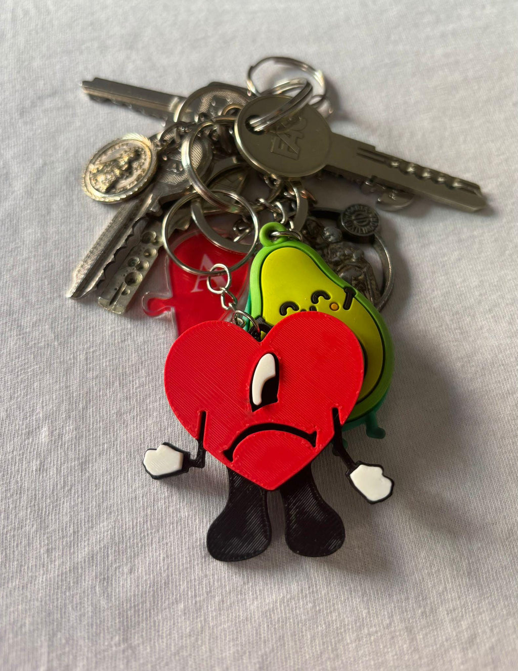 Llavero Corazón Bad Bunny – Diseño Estilo Urbano | Regalo Original Hecho a Mano