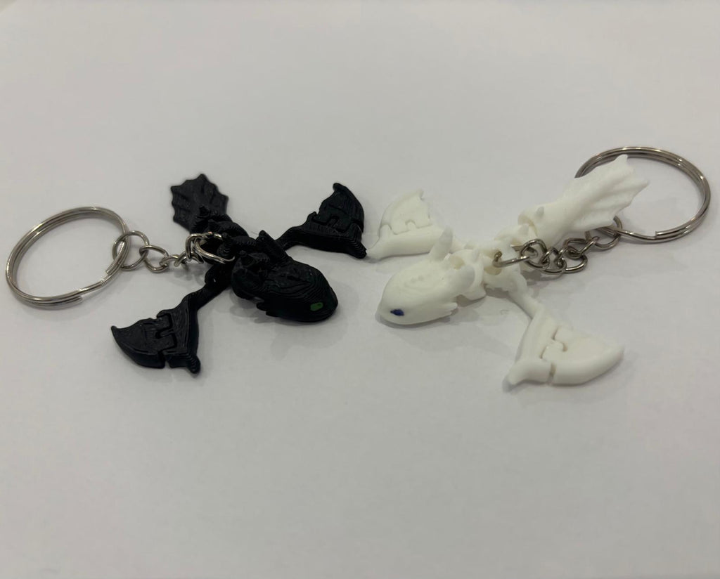 Set de 2 Llaveros Dragón Negro y Blanco – Pareja de Dragones Articulados 3D | Regalo Original y Romántico para Novios o Amistades